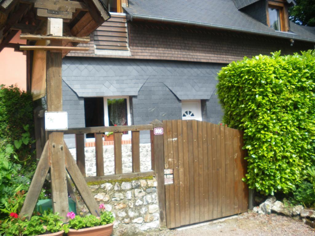 Les Coquillettes Bed and Breakfast Équemauville Exteriör bild