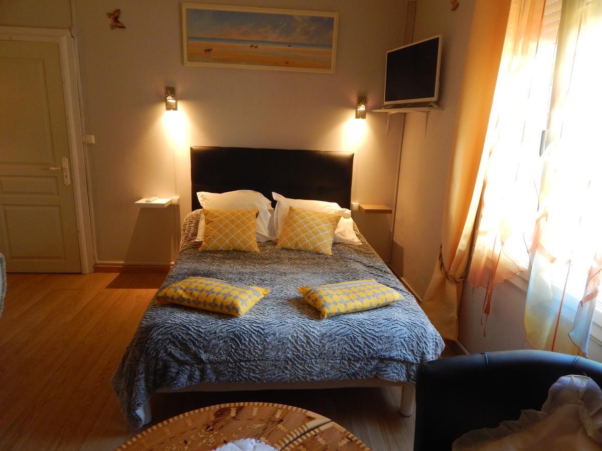 Les Coquillettes Bed and Breakfast Équemauville Exteriör bild