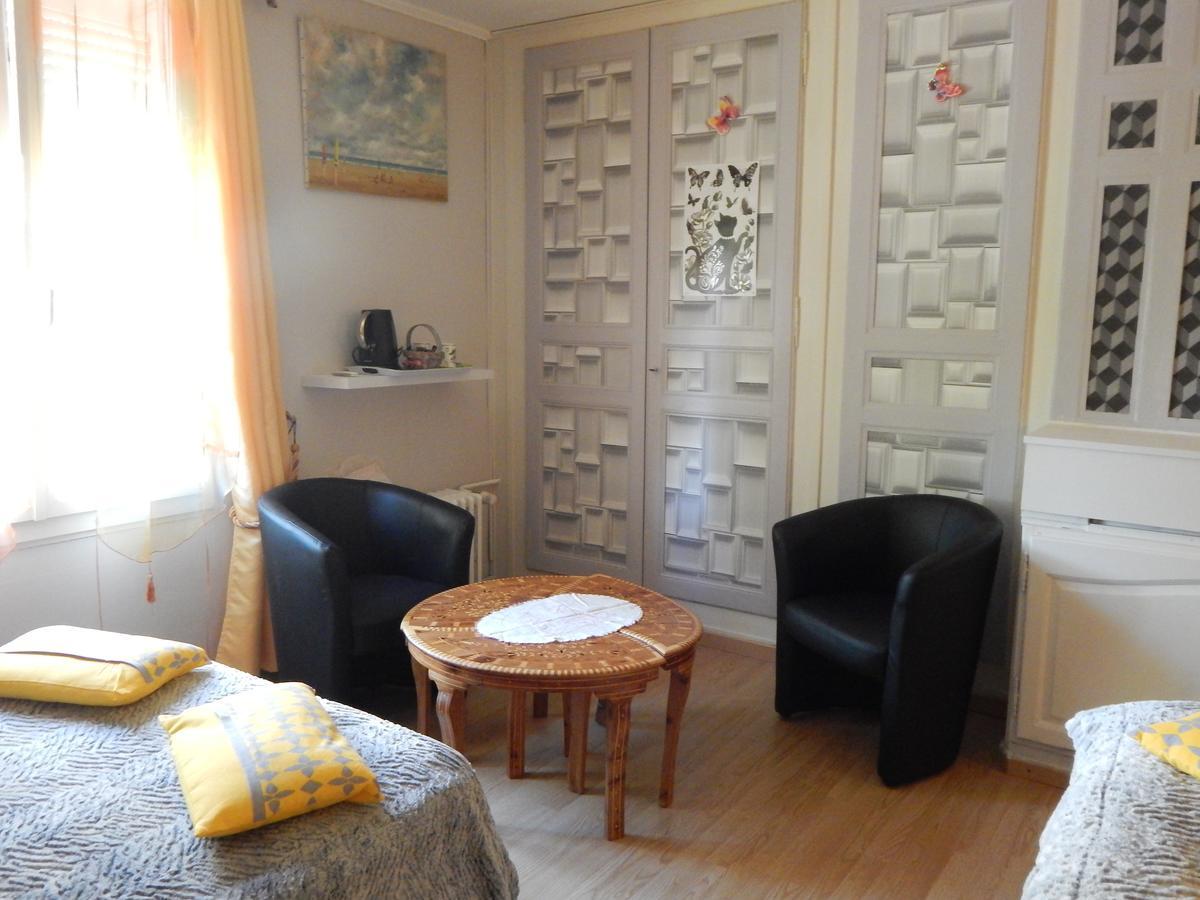 Les Coquillettes Bed and Breakfast Équemauville Exteriör bild